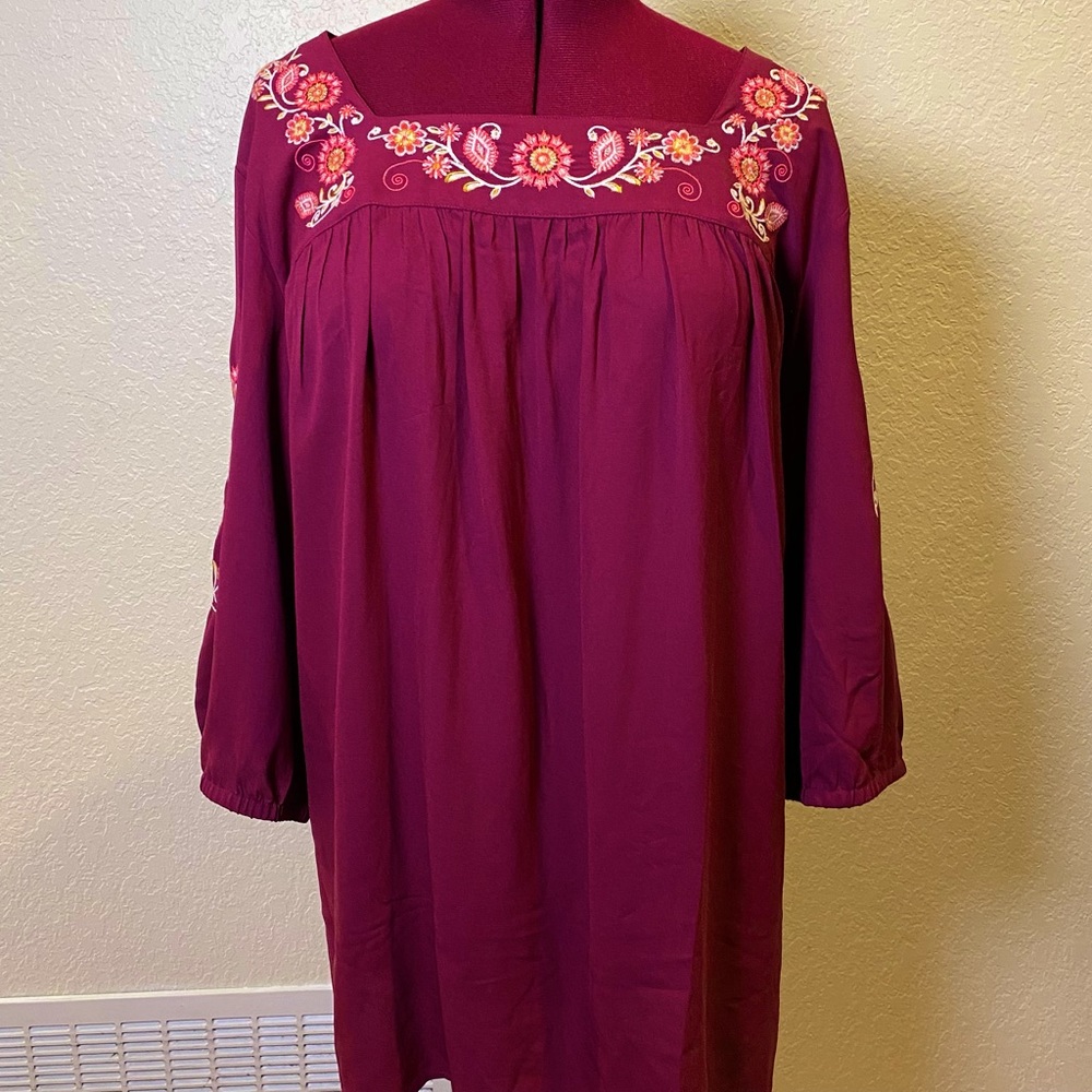 Woman Within | Burgundy Blouse with Embroidered Pink Flowers 26/28 X2 🌼🤍✨